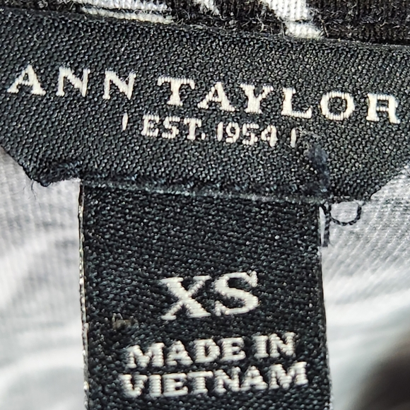 Ann Taylor Black & White Drape Neck Sleeveless Top Size XSmall - Picture 6 of 8